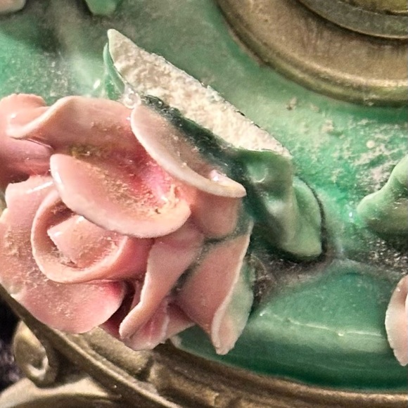 Two Vintage Capodimonte-style Porcelain and Brass Accent Lamps Read Description* - Picture 4 of 13